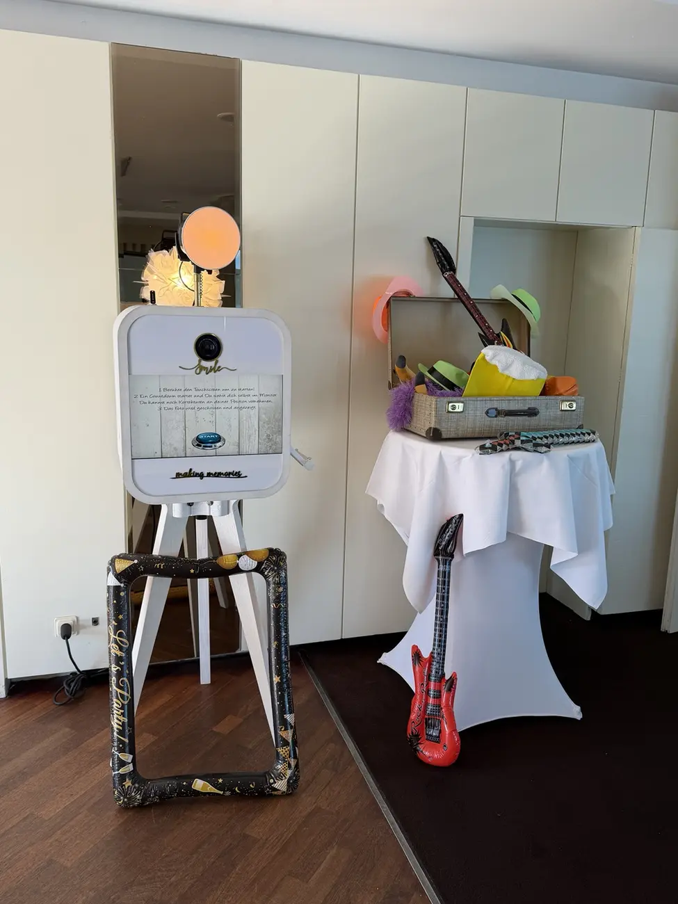 Fotobox mit Requisiten bei einer Feier